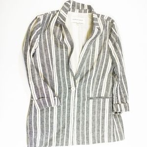 Cupcakes And Cashmere Maestro Linen Blazer Jacket